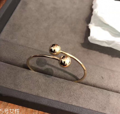 手鐲可以戴兩只手嗎？手鐲可以兩只手同時戴嗎？