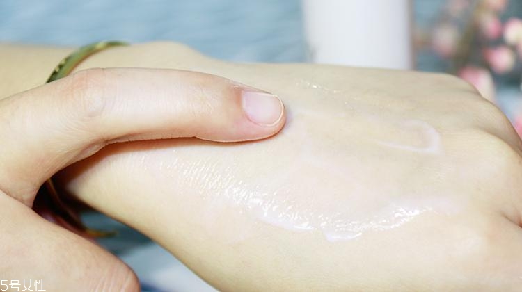 olay水感透白系列與水感透白臻粹系列哪個好？什么區(qū)別？