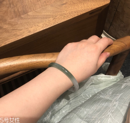 手鐲可以讓別人摸嗎？手鐲被別人摸了有影響嗎？