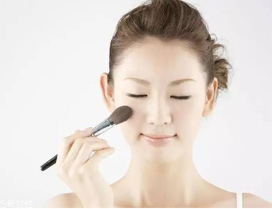腮紅是刷在哪個(gè)位置？標(biāo)準(zhǔn)腮紅打在什么位置？