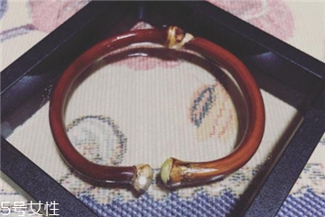 雞血藤手鐲可以碰水嗎？雞血藤手鐲沾水好嗎？
