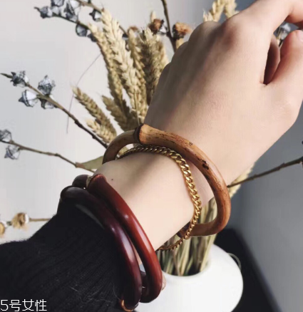 雞血藤手鐲有什么功效？雞血藤手鐲佩戴的好處