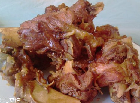鹿肉和牛肉哪個(gè)好？鹿肉和牛肉哪個(gè)好吃些？