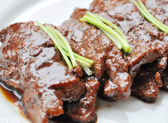 鹿肉和牛肉哪個(gè)好？鹿肉和牛肉哪個(gè)好吃些？