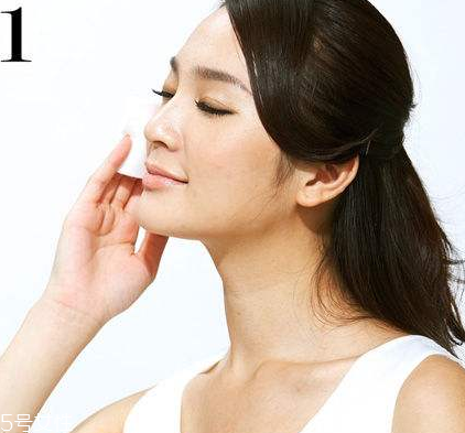 化妝水為什么要用化妝棉？化妝水可以不用化妝棉嗎？