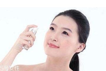 化妝水為什么要拍？化妝水是拍還是抹？