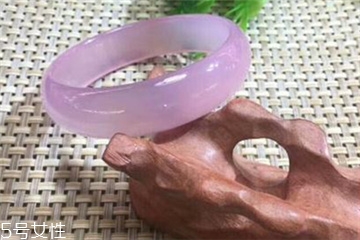 玉髓手鐲什么顏色好？玉髓手鐲顏色推薦