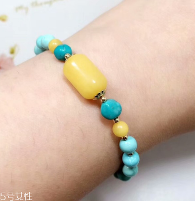 綠松石可以戴著洗澡嗎？綠松石手串洗澡要摘嗎？