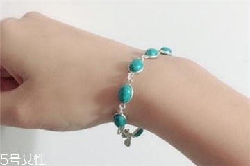 綠松石發(fā)黃怎么回事？綠松石手串發(fā)黃了怎么處理？