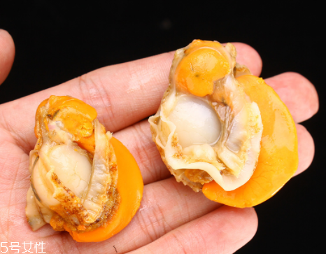 扇貝肉哪里不能吃？扇貝的月牙紅可以吃嗎？