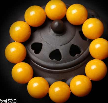 蜜蠟手串可以沾水嗎？蜜蠟手串能碰水嗎？