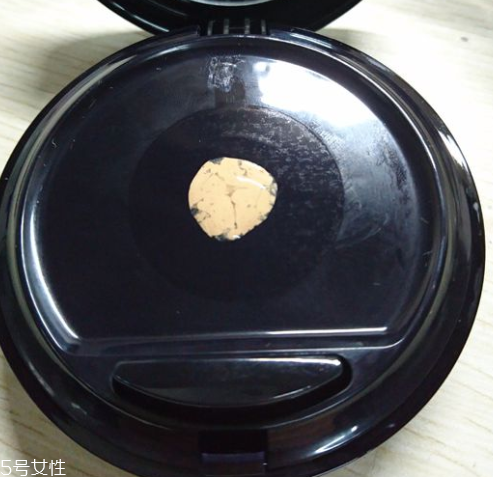 雅詩蘭黛紅石榴氣墊cc代言人是誰？雅詩蘭黛氣墊哪款好用？