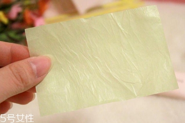 吸油紙會吸走防曬霜嗎？吸油紙會將水分帶走嗎？