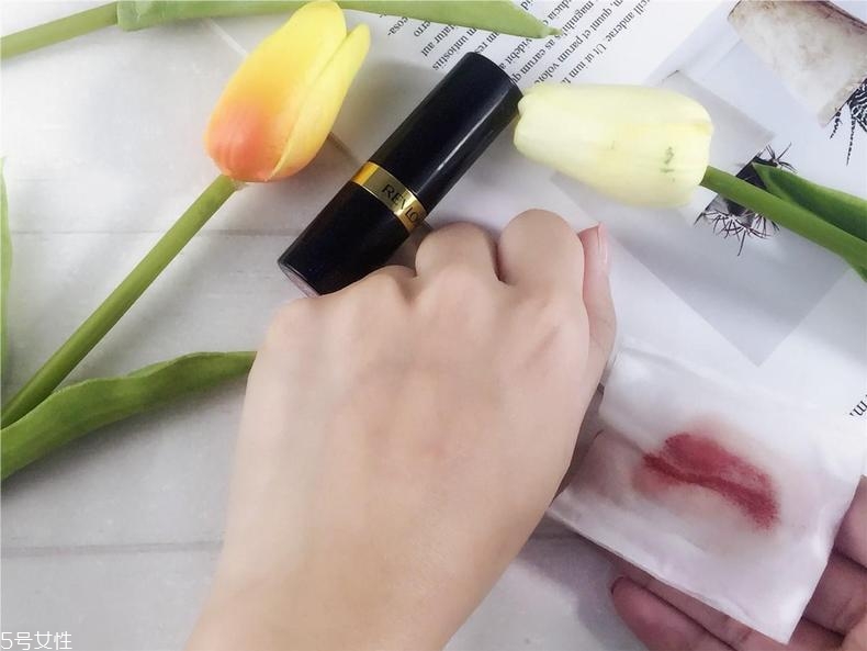露華濃525是什么色？露華濃525適合黃皮嗎？