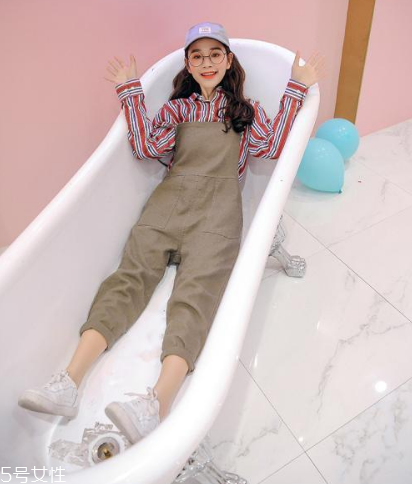 平胸女生夏天穿什么？平胸也能穿出高級感