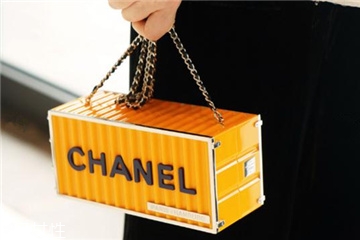 chanel集裝箱多少錢？香奈兒集裝箱包包正品價(jià)格