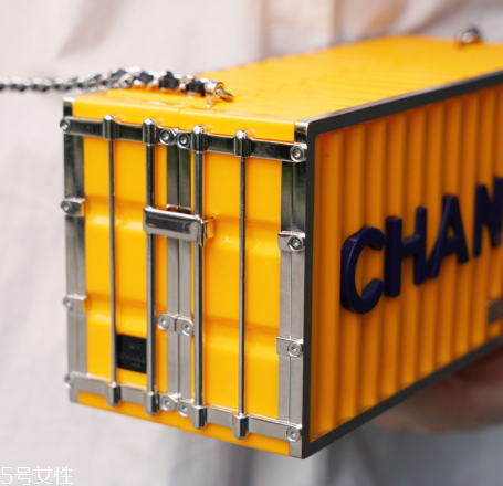 chanel集裝箱多少錢？香奈兒集裝箱包包正品價(jià)格