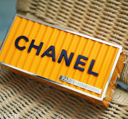 chanel集裝箱多少錢？香奈兒集裝箱包包正品價(jià)格