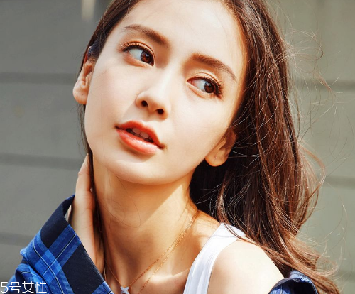 染發(fā)會(huì)使頭發(fā)變白嗎？頭發(fā)變白不是染發(fā)的鍋