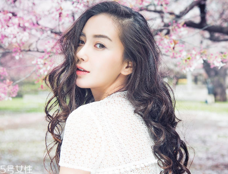 染發(fā)會(huì)使頭發(fā)變白嗎？頭發(fā)變白不是染發(fā)的鍋