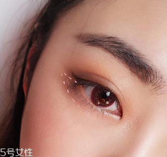 下眼影怎么畫(huà)顯眼睛大？眼睛變大2倍的下眼影畫(huà)法