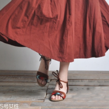 棉麻長裙配什么鞋子？除了小白鞋還有這些