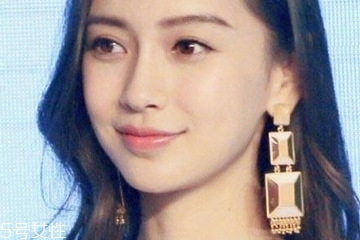 染發(fā)長出黑發(fā)怎么辦？補色來幫你