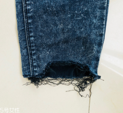 舊牛仔褲怎么改好看？只需幾步立馬變身時(shí)尚褲子