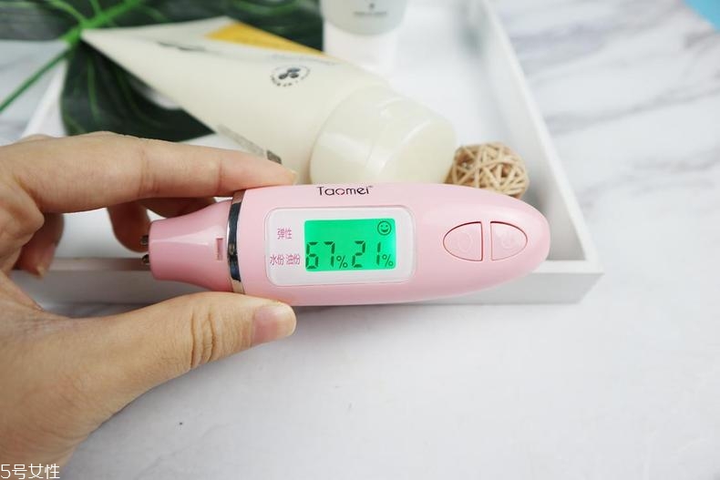 悅詩風吟和dmc洗面奶哪個好 油皮用悅詩風吟更好