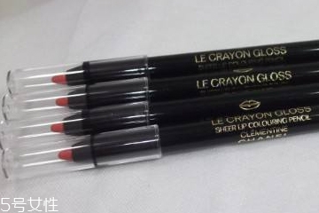唇線(xiàn)筆鉛筆型和旋轉(zhuǎn)式哪個(gè)好 2種筆頭大pk