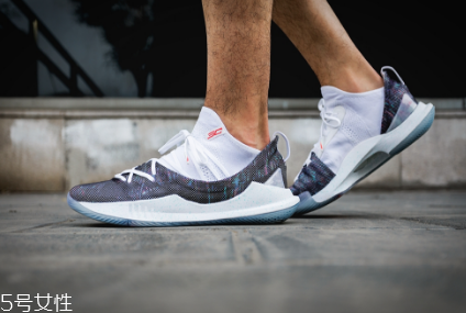 under armour curry 5測評 庫里5代戰(zhàn)靴實戰(zhàn)表現