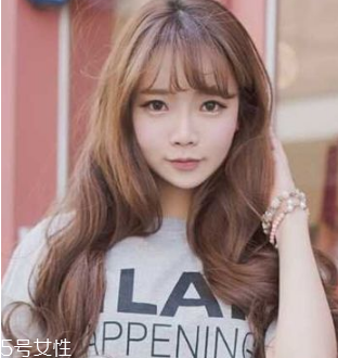 大餅?zāi)樳m合什么發(fā)型 要學(xué)會揚(yáng)長避短
