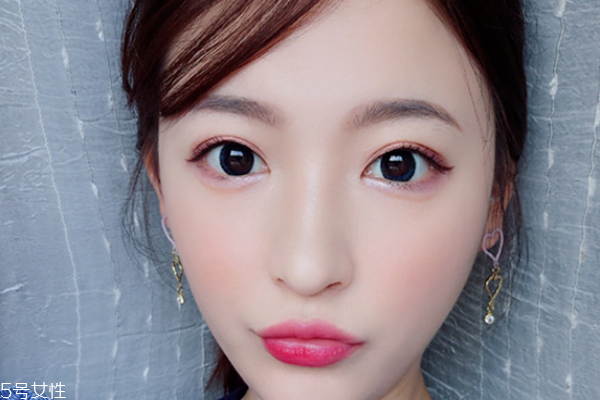 美瞳要怎么搭配才美 3個(gè)原則都該知道 美瞳要怎么搭配才美 3個(gè)原則都該知道