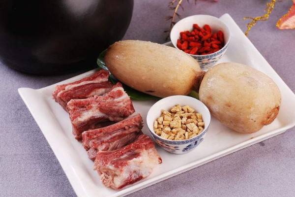 蓮藕怎么知道它粉不粉？別光看外表還得看孔數(shù)
