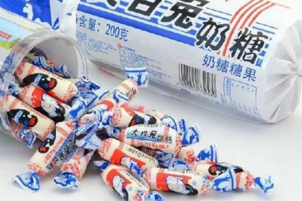 為什么大白兔奶糖包一層糯米糖紙？老版糖紙比一斤糖還貴