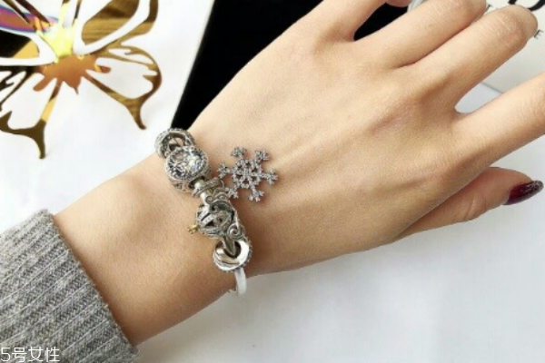 潘多拉雪花吊墜的寓意 純潔優(yōu)雅的氣質(zhì) 潘多拉雪花吊墜的寓意 純潔優(yōu)雅的氣質(zhì)