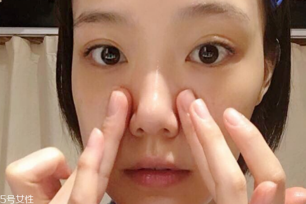 自己在家怎么清潔毛孔 和黑頭粉刺說(shuō)再見(jiàn)