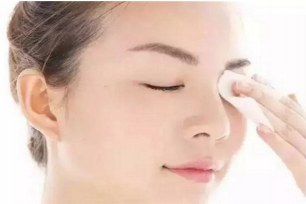 淡妝用什么卸妝產品 推薦幾款好用的卸妝產品