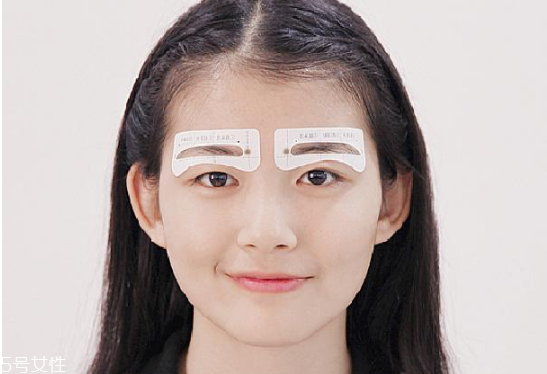 怎么畫(huà)眉毛看起來(lái)不臟 自然清透的眉形畫(huà)法