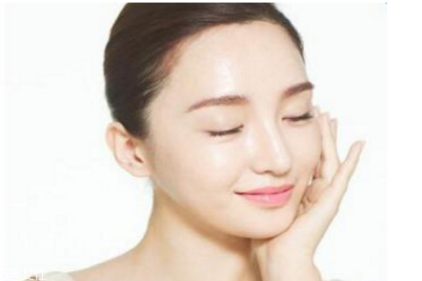 想變白富美，先學(xué)會這些美白技巧