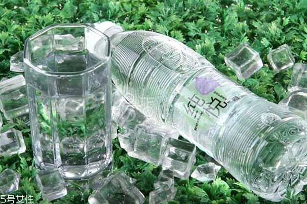 礦物質水是什么水 礦物質水和天然水哪個好
