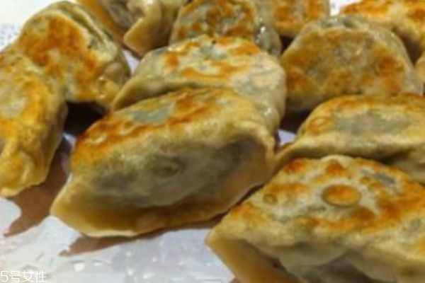 餃子怎么煎才脆 這樣煎出來(lái)又脆又香