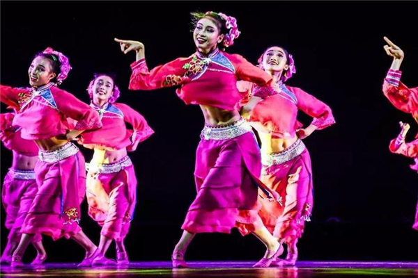 學(xué)中國(guó)舞的最佳年齡 建議從小開(kāi)始