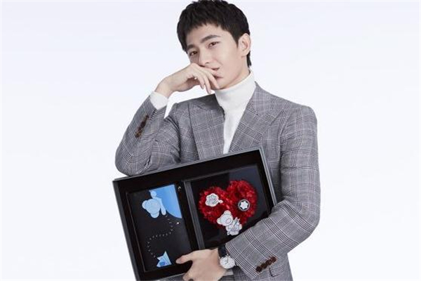 萬(wàn)寶龍roseonly情人節(jié)禮盒多少錢(qián) 楊洋同款手拿包