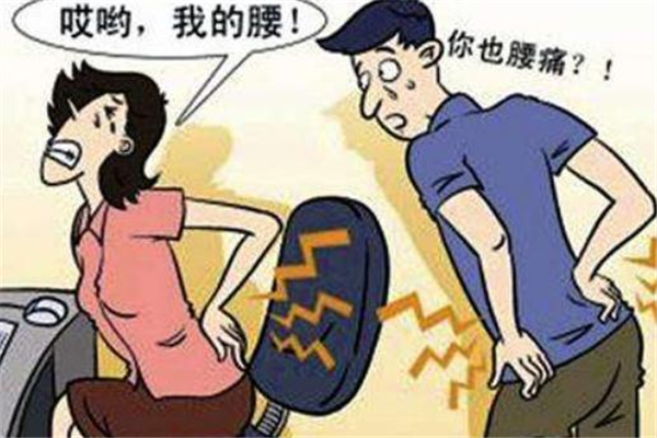 脊椎側(cè)彎造成胸悶、背部疼痛