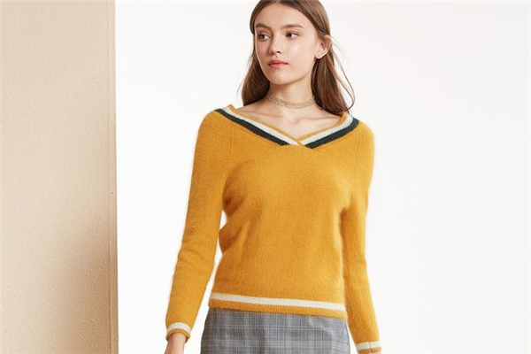 什么顏色毛衣顯皮膚白 選對(duì)顏色白一個(gè)度 什么顏色毛衣顯皮膚白 選對(duì)顏色白一個(gè)度