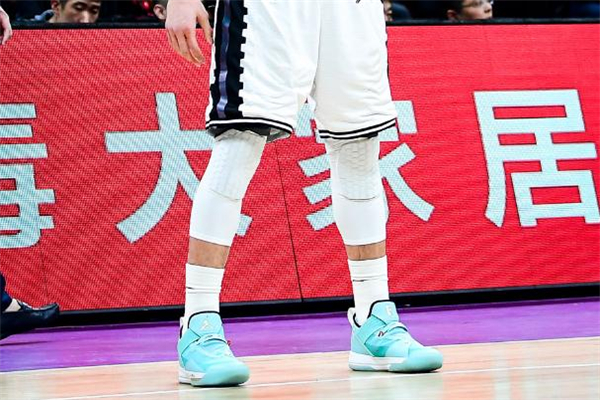 aj33 se郭艾倫配色多少錢(qián) 郭艾倫全新戰(zhàn)靴
