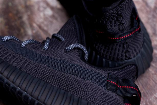 yeezy 350純黑側透貨量 椰子350black墮天使