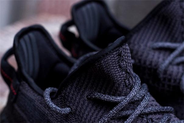 yeezy 350純黑側透貨量 椰子350black墮天使