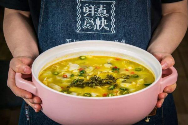 鴿子湯用開(kāi)水燉還是冷水燉 鴿子湯水放多了有營(yíng)養(yǎng)嗎